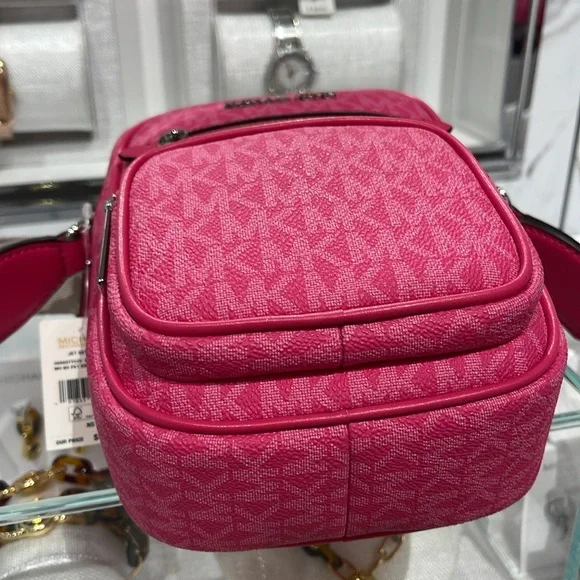 Michael Kors Jet Set Medium Signature Logo Crossbody Bag
COLOR DRAGONFRUT - Picture 4 of 16